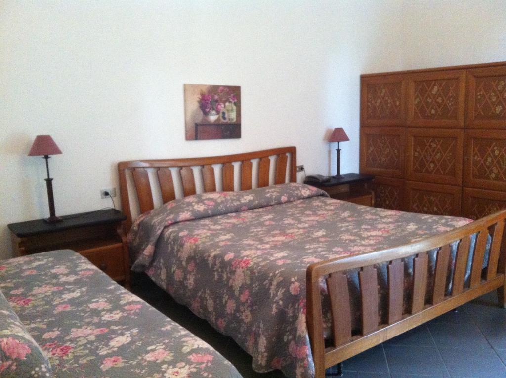 Hotel Pensione Moderna Bonassola Habitación foto
